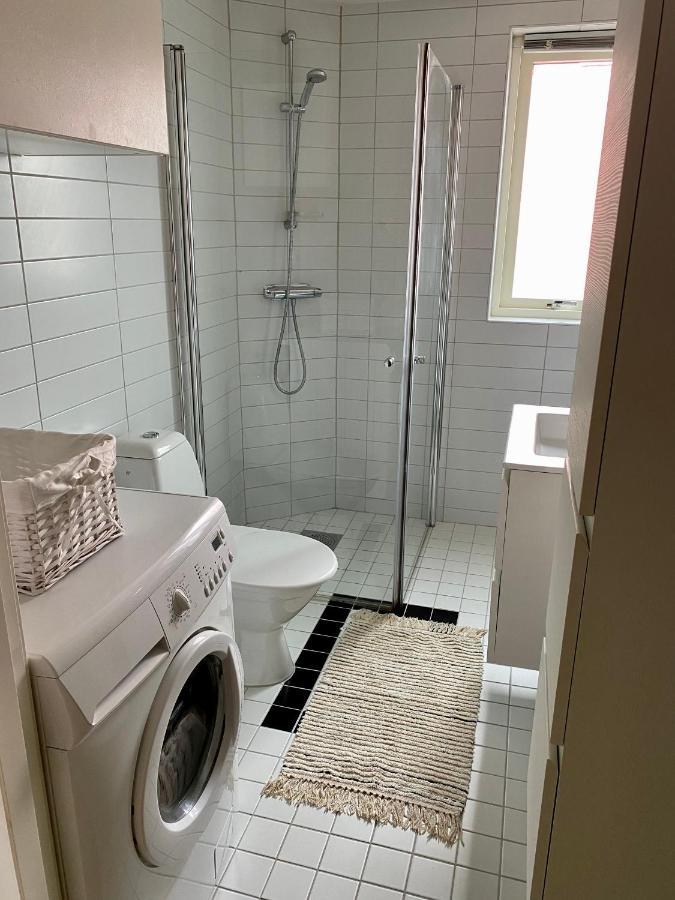 Frasch Och Fin 2:A. Gangavstand Till Stromstads Centrum Esterno foto