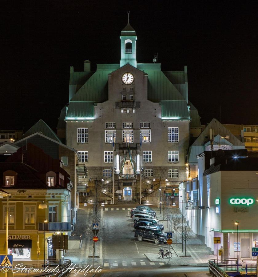 Frasch Och Fin 2:A. Gangavstand Till Stromstads Centrum Esterno foto