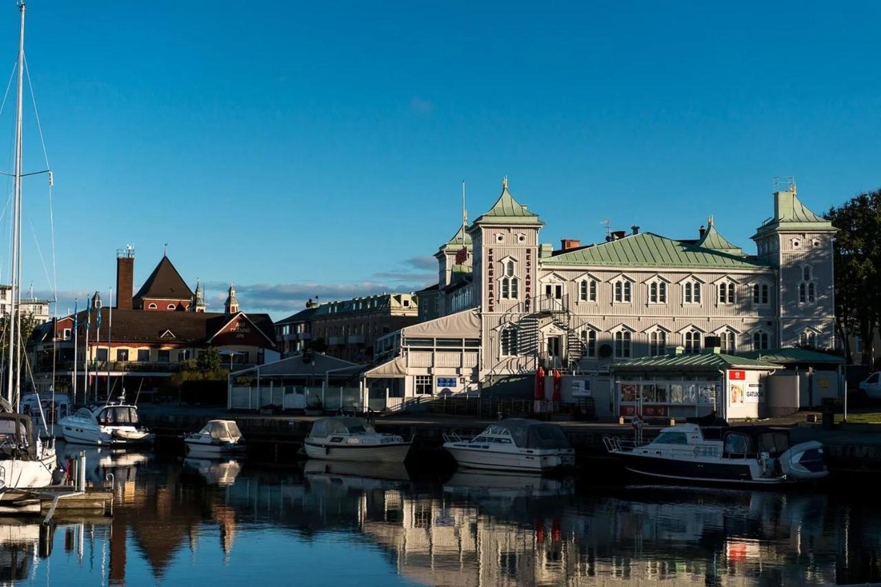 Frasch Och Fin 2:A. Gangavstand Till Stromstads Centrum Esterno foto
